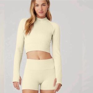 ALO yoga long sleeve top size XS